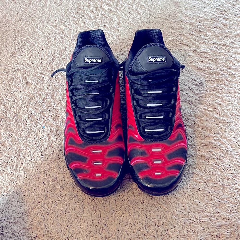 SUPREME X Air Max Plus TN “University Red”